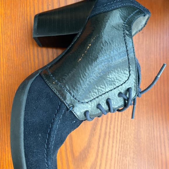 Kenneth Cole Reaction Navy "Full Of Life" Patent & Suede Heeled Oxfords - Picture 4 of 13